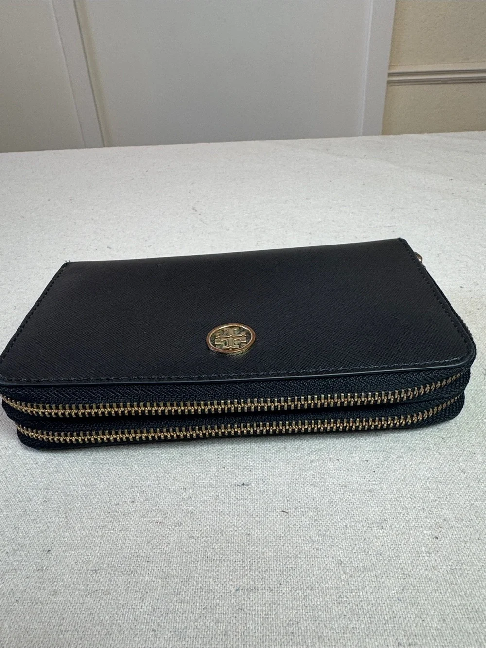 Tory Burch Robinson Black Saffiano Double-Zip Wallet with Gold Logo